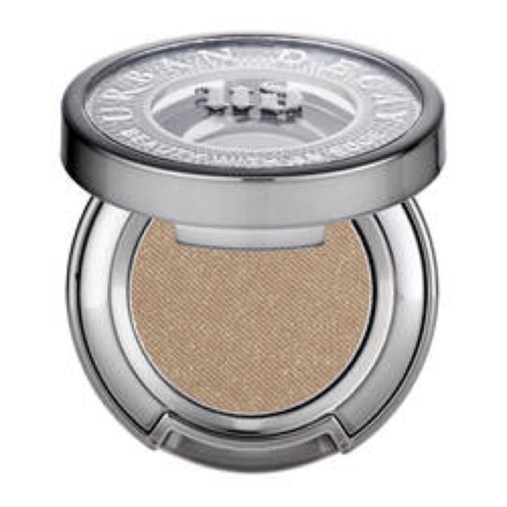 Urban decay eyeshadow in Maui wowie.